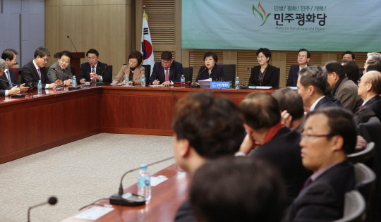 민주평화당 창준위 전체회의 민주평화당 조배숙 창당준비위원장이 5일 오전 국회 의원회관에서 열린 정례회의에서 발언하고 있다. 2018.2.5